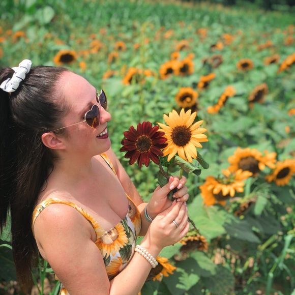 Meet your Posher, Nicole - Picture 1 of 1